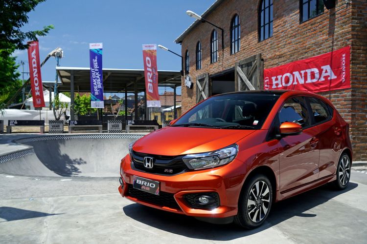 Modifikasi Honda Brio Rs 2020. 20 Modifikasi Digital Honda Brio Berebut Jadi yang Terbaik, Sukses Singkirkan Ratusan Kontestan