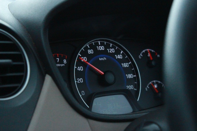 Jarum Speedometer Mobil Goyang. Speedometer Mobil: Fungsi, Bagian, dan Cara Kerjanya