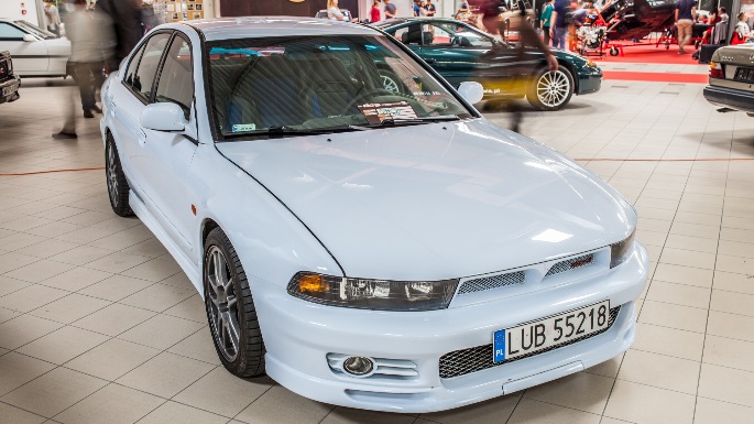 Spesifikasi Mitsubishi Galant V6. Mitsubishi Galant, Sedan 90an dengan Tampilan Agresif