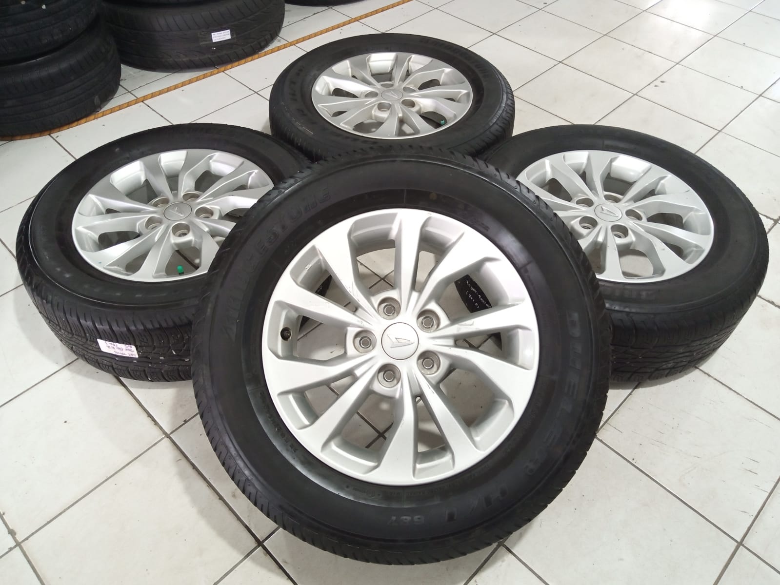 Velg Terios Ring 16. Jual Velg Bekas Oem Terios Ring 16 Pcd 5x114,3 Plus Ban