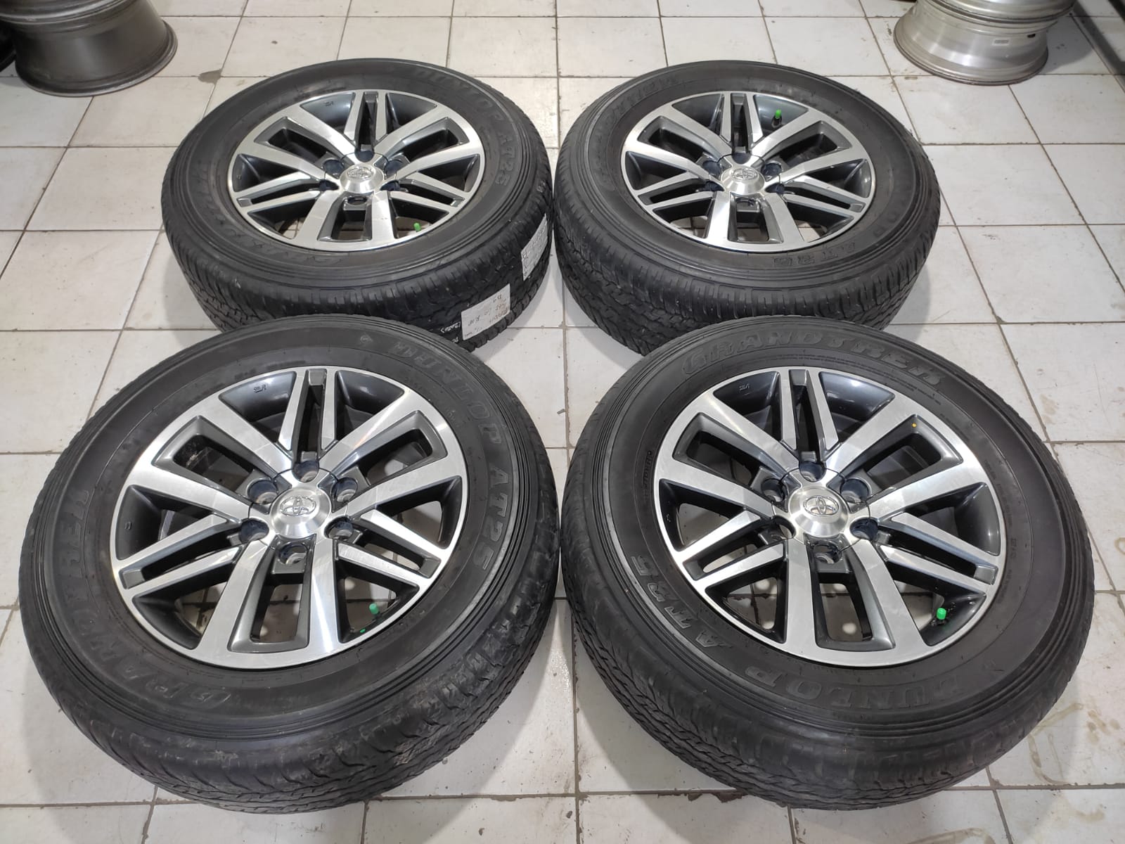 Velg Fortuner Ring 18. Jual Velg Oem Bekas Fortuner Vrz Ring 18 Pcd 6×139,7 Plus Ban 265 60 R18