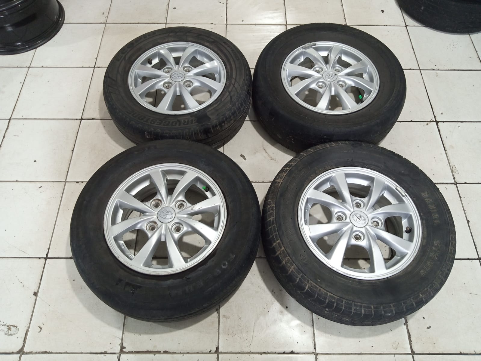 Velg Avanza Ring 14. Jual Velg Aja Bekas Standar Avanza Ring 14 Pcd 4x114,3 Silver