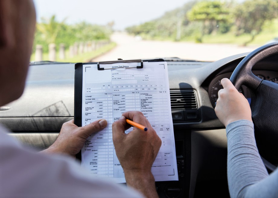 Belajar Stir Mobil Manual. Biaya Kursus Mengemudi Mobil Terlengkap