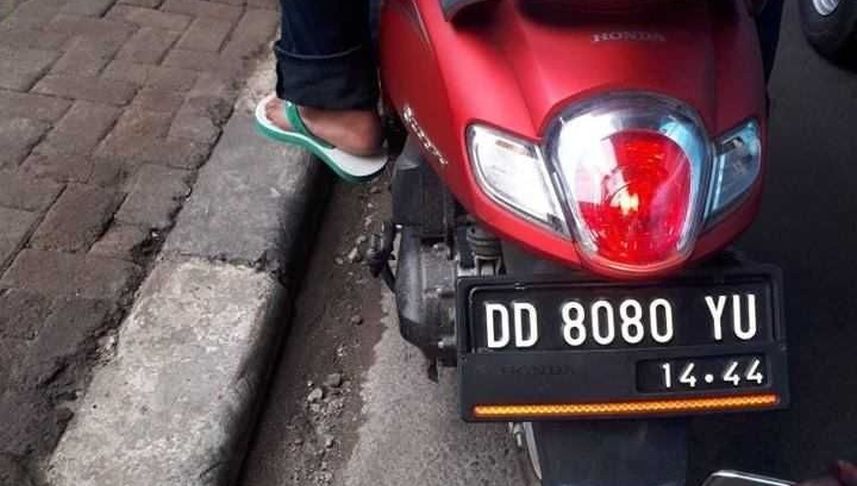 Plat Nomor Nama Orang. Bikin Plat Nomor Cantik Resmi, Begini Prosedur dan Biayanya