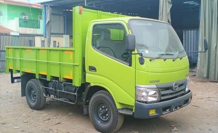 Truk Fuso Engkel Bak. Jangan Bingung, Ini Jenis Truk yang Ada di Indonesia