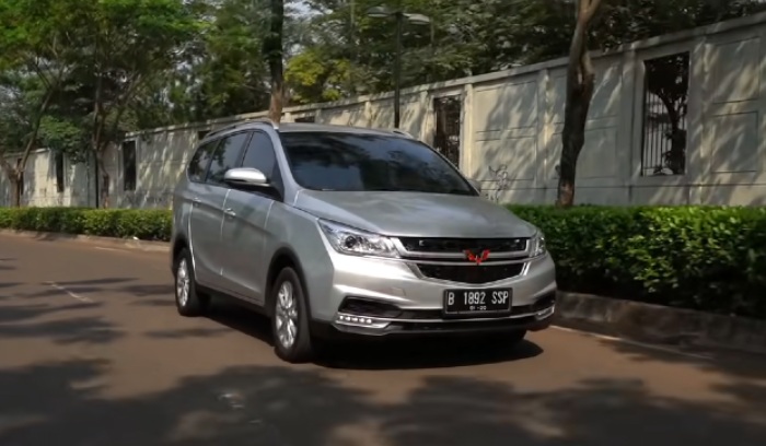 Wuling Cortez L Luxury. Wuling Cortez CT Tipe L, Representasi Kenyamanan Berkelas