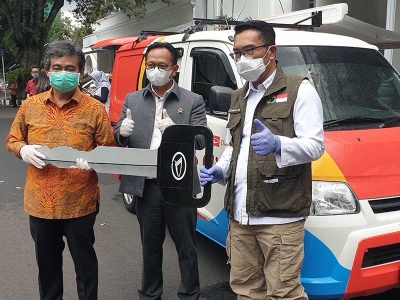 Daihatsu Gran Max Modifikasi. Daihatsu Donasikan 2 Unit Gran Max Modifikasi Untuk Mobil Klinik