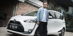 Harga Jual Sienta Jatuh. Leonard Theosabrata jatuh hati dengan kesan stylish Toyota Sienta