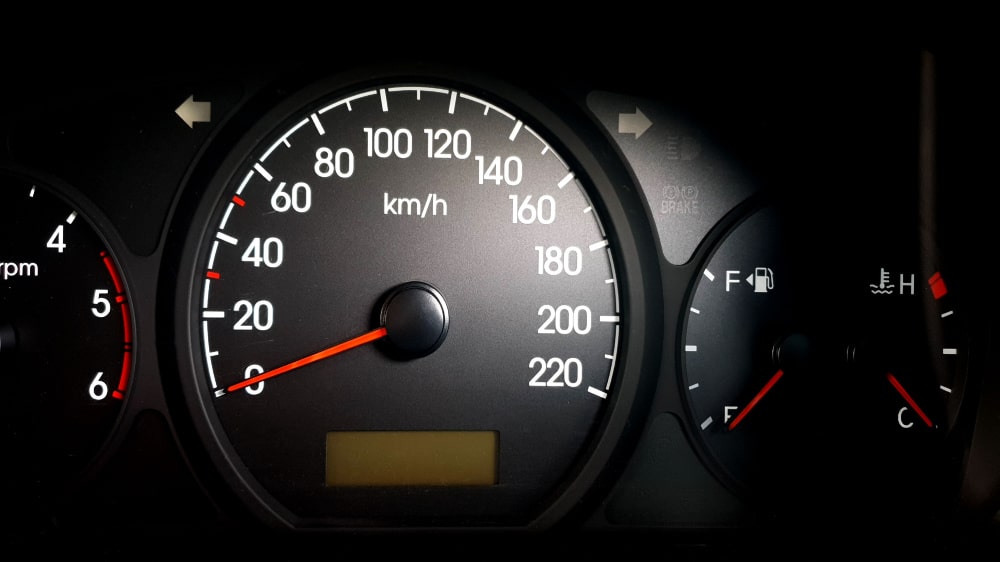 Lampu Speedometer Mobil Mati. Lampu Speedometer Mobil Mati: Sebab dan Cara Mengatasinya