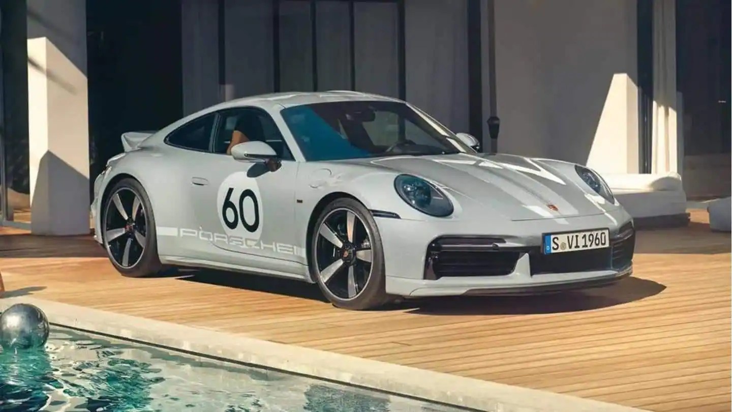 Jual Porsche 911 Classic. Porsche 911 Sport Classic debut dengan mesin berdaya 543 hp dan transmisi manual