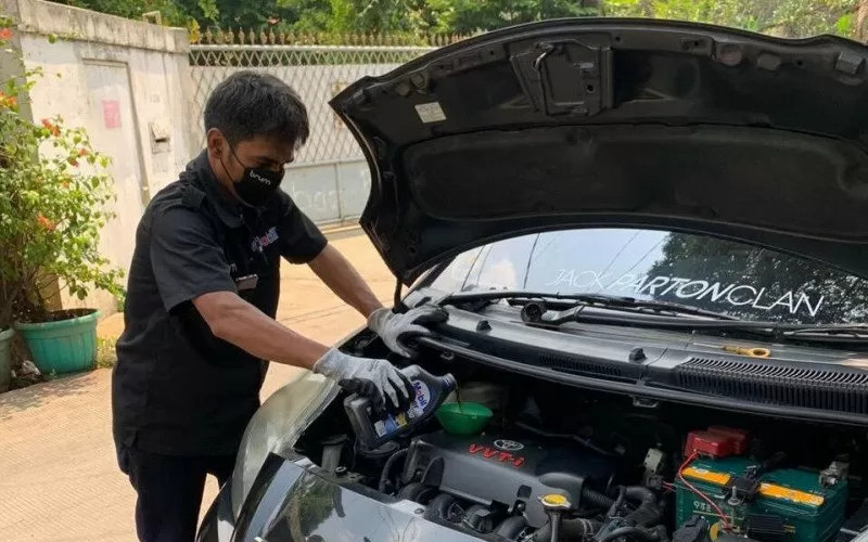 Berapa Liter Isi Air Radiator Mobil. Yuk, Kenali 4 Ciri Air Radiator Mobil Harus Diganti