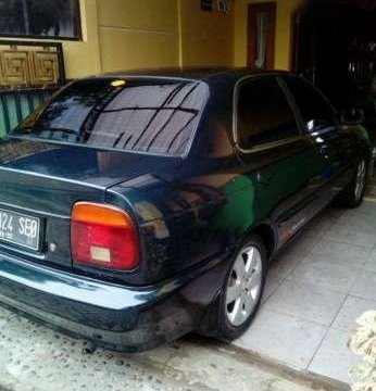 Mobil Warna Hijau Metalik. Suzuki Baleno tahun 1997 warna hijau metalik