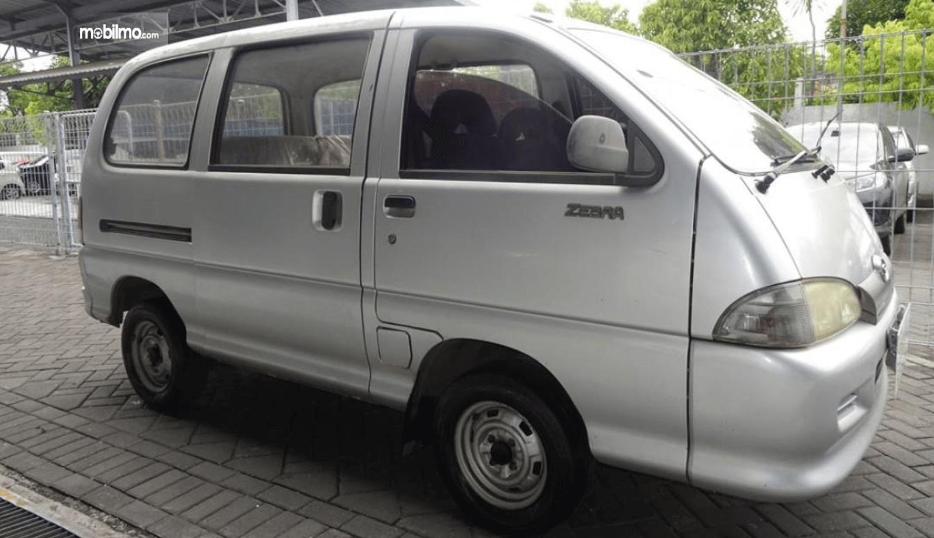 Spesifikasi Espass Pick Up 2005. Review Daihatsu Espass 2005: Mobil Minibus Interior Lega Harga Terjangkau