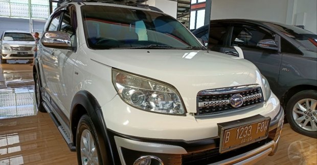 Terios 2015 Warna Putih. 2015 Daihatsu Terios TX Putih - Jual mobil bekas di Jawa Barat