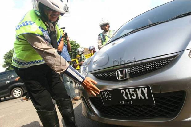 Modifikasi Plat Nomor Mobil. Jangan Ubah 7 Hal Ini pada Pelat Nomor Kendaraan Anda, Bisa Dipenjara! : Okezone Otomotif