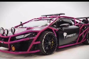 Mobil Lamborghini Warna Pink. Huracan Ekstrem Jadi Mobil Off-road, Tapi Unyu Bodi Dijaga Roll Bar Pink