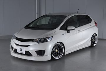 Honda Jazz Putih Modifikasi. Aimgain Bikin Honda Jazz GK5 Jadi Clean Look dan Sporty