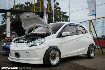 Honda Brio Putih Modifikasi. Honda Brio Putih Ini Tenaganya Lebih Dahsyat Dari Honda Civic Type R