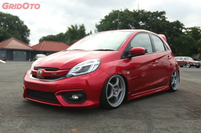 Modifikasi Honda Brio Satya Merah : Maen Mobil