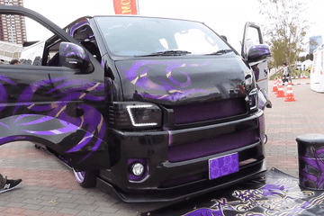 Toyota Hiace Modifikasi Ceper. Toyota HiAce Kece Disiram Airbrush Serba Ungu dan Ditopang Kaki Ceper