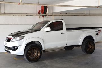 Modifikasi Hilux Single Cabin. Toyota Hilux Ini Berhasil Dimodifikasi Bergaya Racing