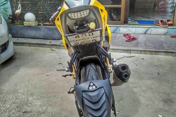 Modif Plat Nomor Motor. Memindahkan Posisi Plat Nomor Sepeda Motor, Apa Boleh? Simak Nih Penjelasannya!