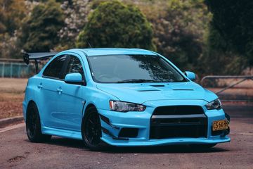 Lancer Evo 10 Modifikasi. Mitsubishi Evo X Gaya Street Racing, Jubah Birunya Bikin Menggoda