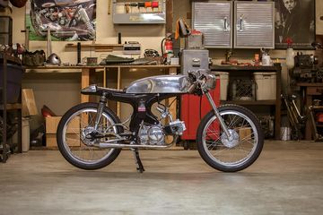 Honda S90 Modif Trail. Silau Men... Honda S90 Jadul Jadi Keren Bergaya Cafe Racer Blink-blink