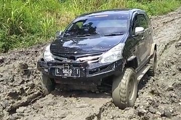 Modif Avanza Semi Offroad. Lihat Avanza 4x4 Lolos Dari Jalan Berlumpur, Netizen Malah Nyinyir!