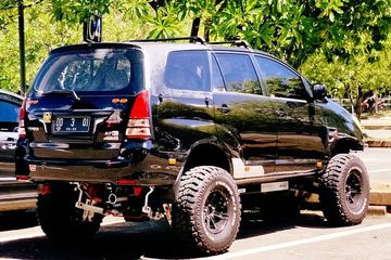 Kijang Modifikasi Off Road. Toyota Kijang Innova Salah Gaul, Pakai 4x4 Hilux Jadi Jago Off-road