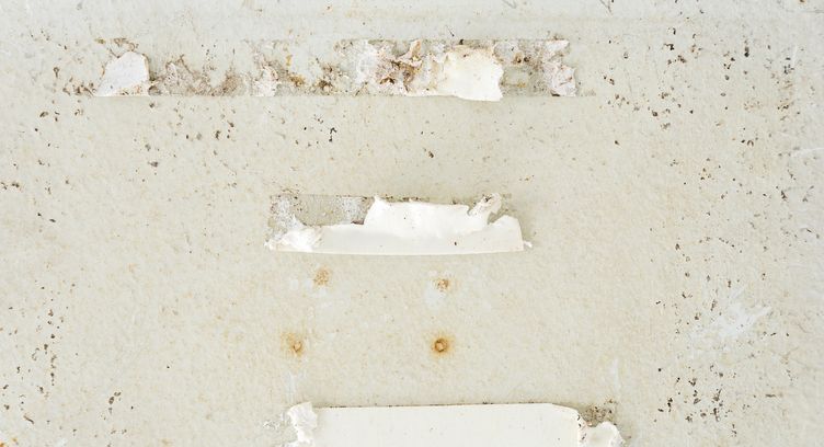 Cara Menghilangkan Bau Triplek. 5 Cara Mudah Menghilangkan Double Tape yang Menempel di Tembok