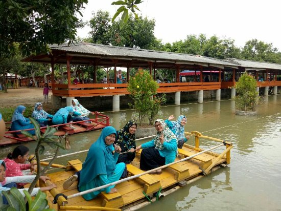 Saung Mang Ajo Karawang. Mang Ajo Restoran & Pemancingan, Karawang - Ulasan Restoran - Tripadvisor