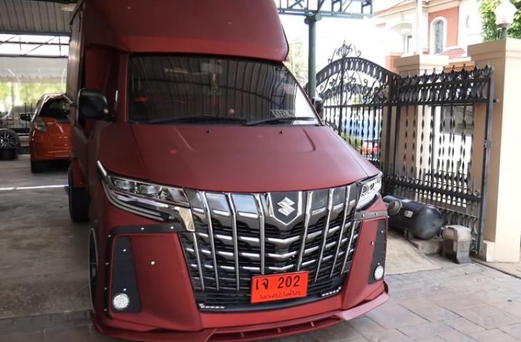 Mobil Carry Modif Mewah. Suzuki Mega Carry Coba Tampil Mewah, Cangkok Muka Toyota Alphard