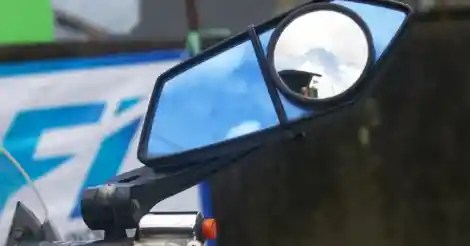 Kaca Spion Adalah Cermin. Kenapa Ada Cermin Spion Warna Biru?