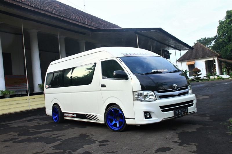 Toyota Hiace Modifikasi Ceper. Ubah Tampilan MPV Bongsor Toyota Hiace - Ponorogo, Update Luar Dalam Lebih Sporty & Berisi