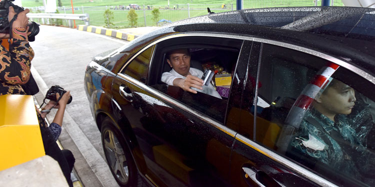 Saat Tol Jakarta-Surabaya Sambung, Jokowi: Saya Mau Coba Naik Mobil Berapa Jam