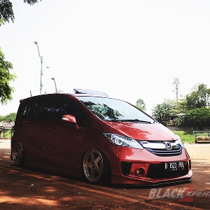 Modifikasi Honda Freed Putih. Modifikasi Honda Freed Elegant: Bosan Main JDM