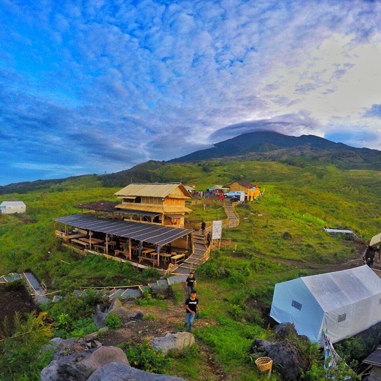 Bukit Seribu Bintang Kuningan. Lokasi dan Harga Tiket Masuk Bukit 1000 Bintang Kuningan, Spot Wisata Untuk Pecinta Camping