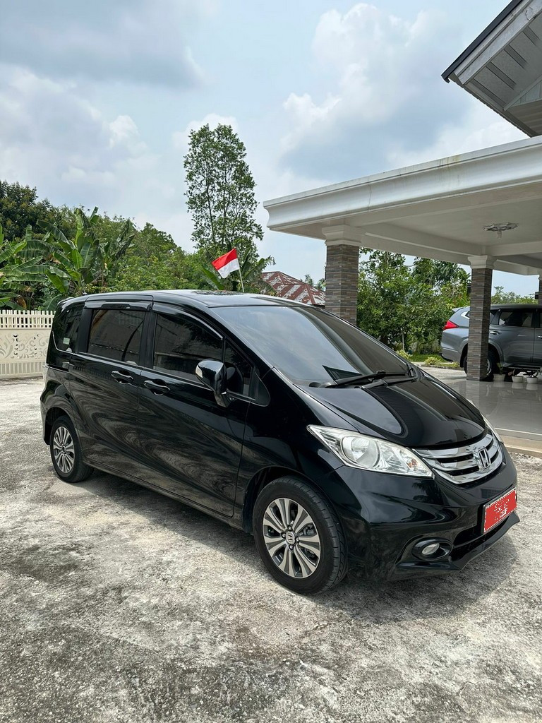 Honda Freed 2015 Psd. Mobil HONDA FREED 1.5 PSD MT 2015